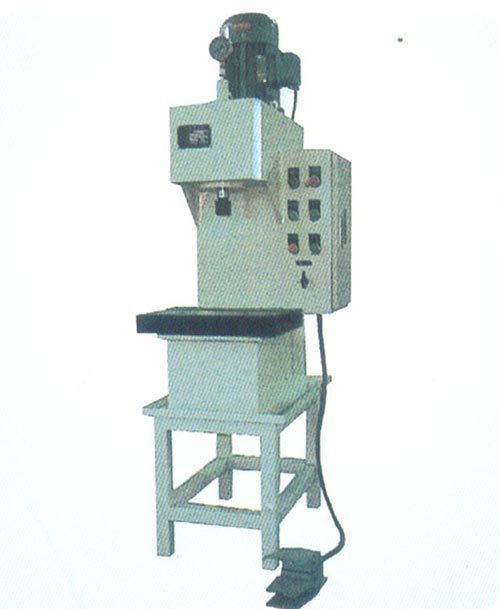 帶有溫度傳感裝置的四柱液壓機 帶有溫度傳感裝置的四柱液壓機